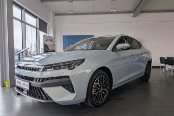 Kolory dostępne od ręki: Czerwony, Szary, Niebieski